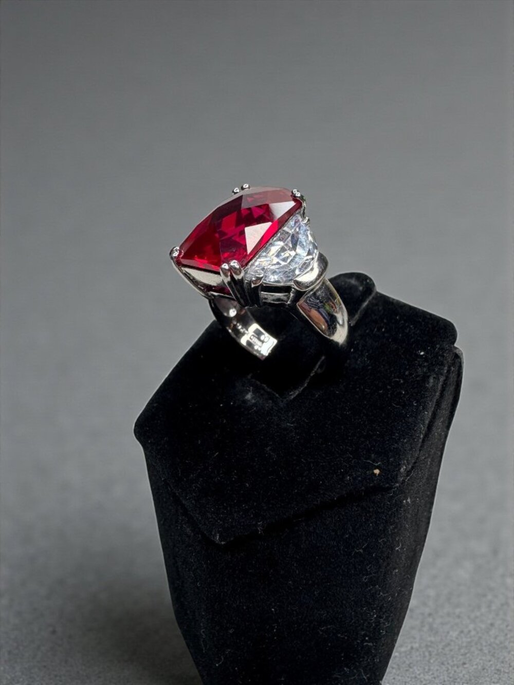 Red Lab Ruby Crystal Cocktail Ring Silver Tone UV Reactive Size 6.25